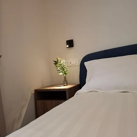 Le Sei Porte 招待所 萨莱诺